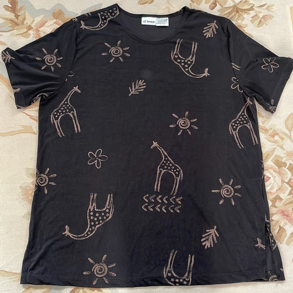 XL black top with giraffes